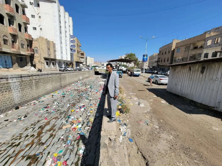 تعز تستكشف تحويل ”سائلة” المدينة إلى سوق حديث.. ”عصفوران بحجر” لحل أزمات عمرانية وتجارية